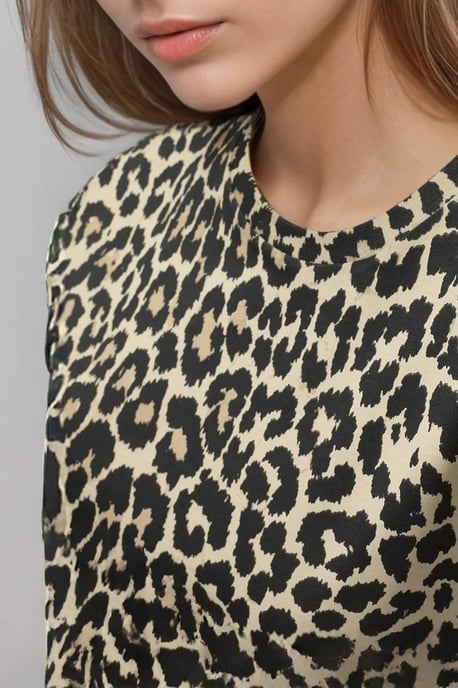 Oversized T-Shirt mit Leopardenmuster und Rundhalsausschnitt - Image 6