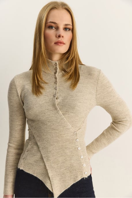 Halber Rollkragenpullover mit Knopfdetail - Image 3