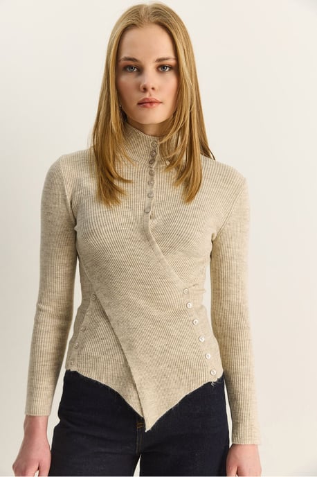 Halber Rollkragenpullover mit Knopfdetail - Image 4