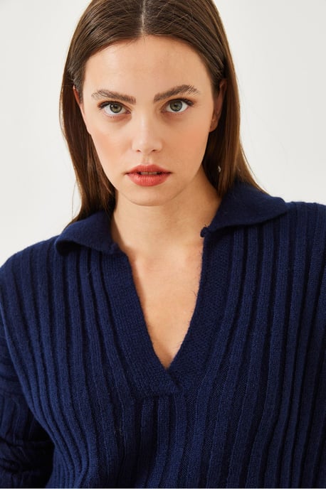 Lässiger V-Ausschnittpullover - Image 4