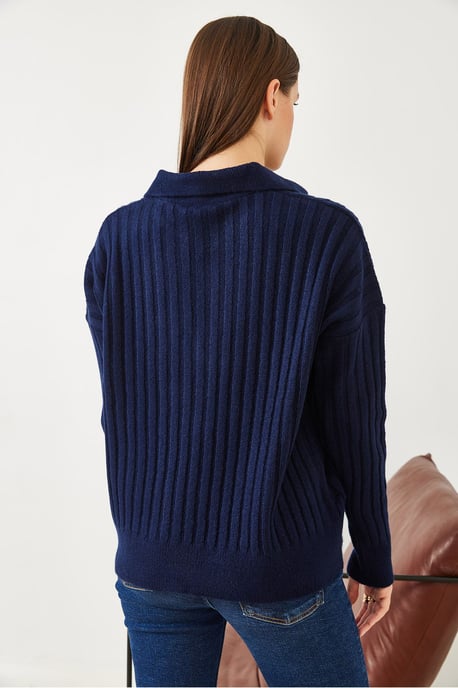 Lässiger V-Ausschnittpullover - Image 5