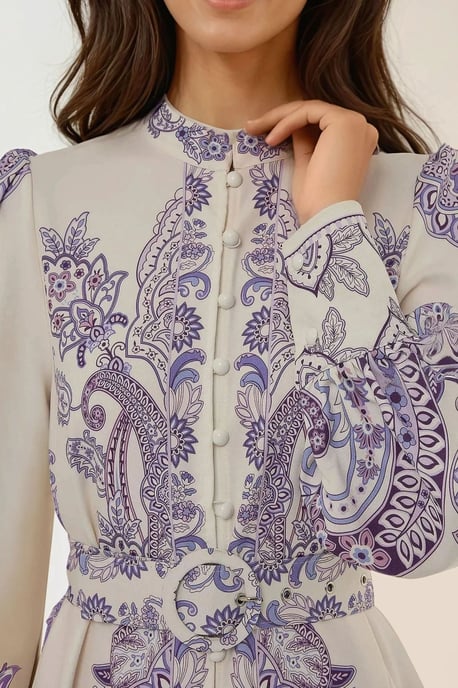 Bedrucktes Maxikleid mit langen Ärmeln und Gürtel - Image 5