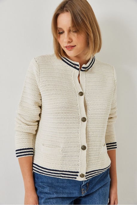 Strickjacke mit Struktur, Knopfverschluss und Taschen - Image 2
