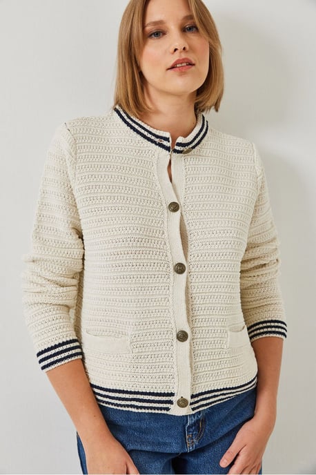 Strickjacke mit Struktur, Knopfverschluss und Taschen - Image 3