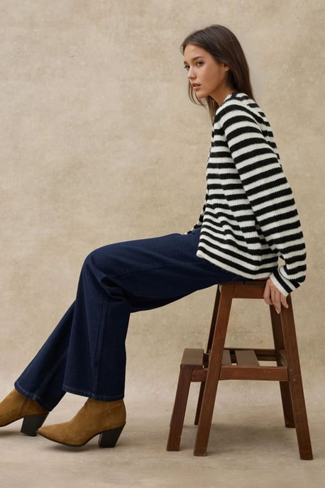 Gestreifter Strick-Cardigan mit Rundhalsausschnitt und weichem Griff - Image 3