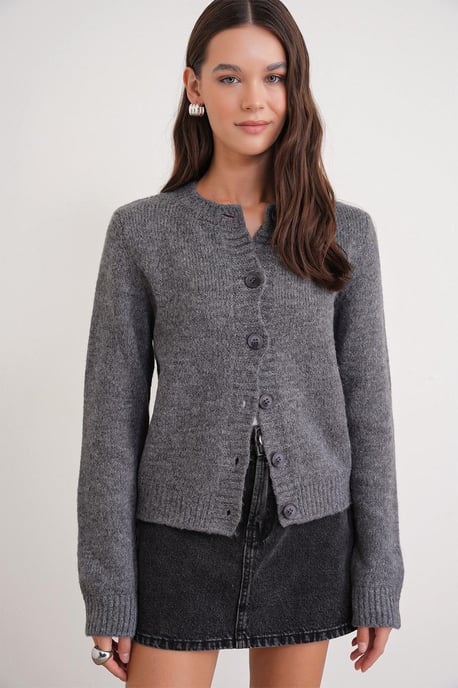 Rippstrick-Button-Cardigan - Image 3