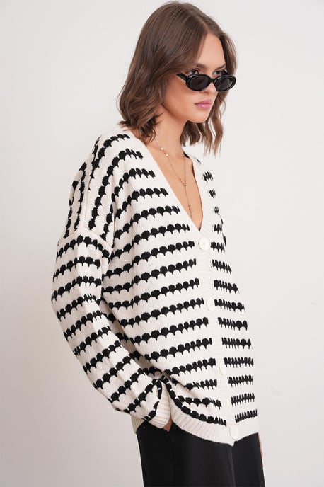 Gestreifter, knöpfbarer Oversize-Rippstrick-Cardigan - Image 3