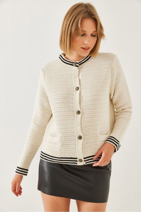 Strickjacke mit Struktur, Knopfverschluss und Taschen - Image 4