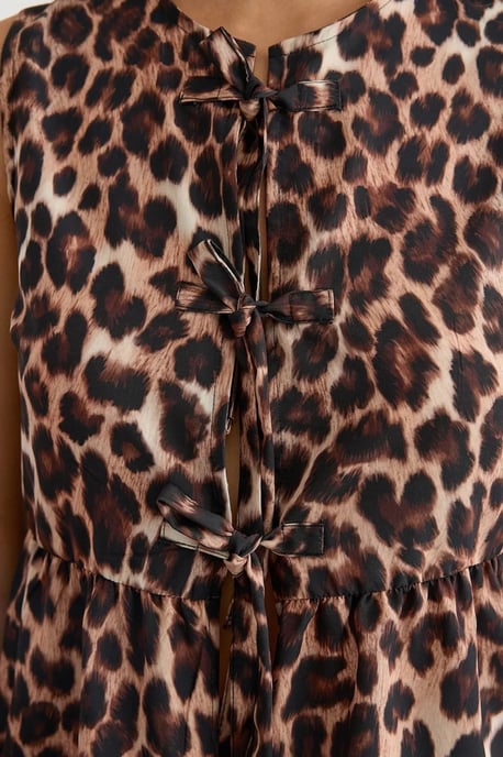 Reguläre Passform Bluse mit Leopardenmuster und Schleifendetail - Image 6