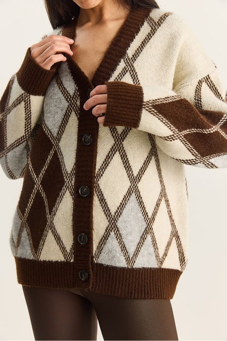 Dicker Jacquard-Strickcardigan mit V-Ausschnitt und Knopfverschluss - Image 5