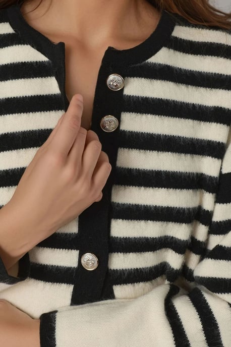 Gestreifter Strickcardigan mit Knopfverschluss - Image 4