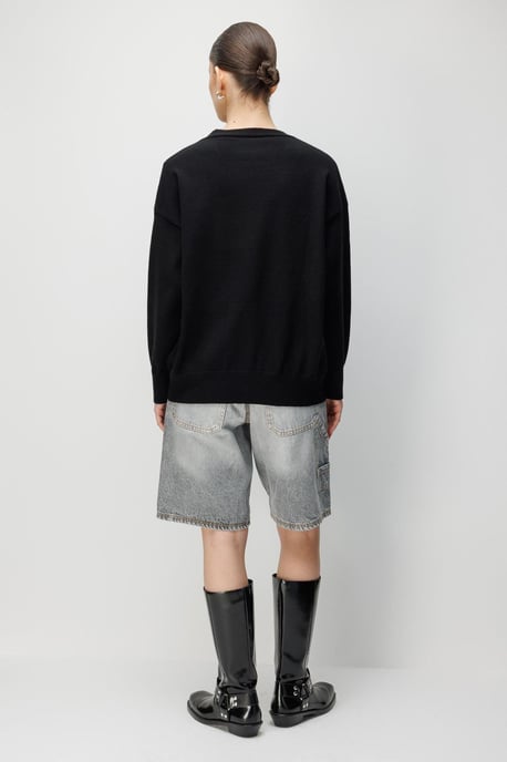 Langer Rippstrick-Cardigan mit V-Ausschnitt und Knopfverschluss - Image 4