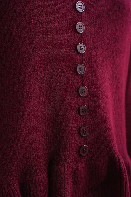 Leichtes V-Ausschnitt-Stricktop mit Knopfdetails - Image 6