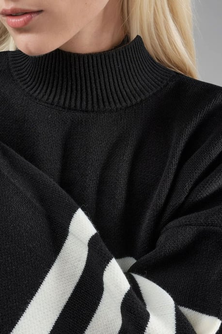 Übergroßer gestreifter Rollkragenpullover - Image 6