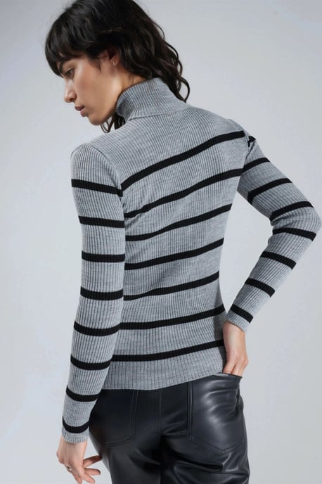 Taillierter gestreifter Rippstrickrollkragenpullover - Image 3