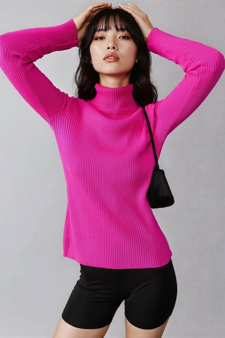 Taillierter strukturierter Rollkragenpullover - Image 3