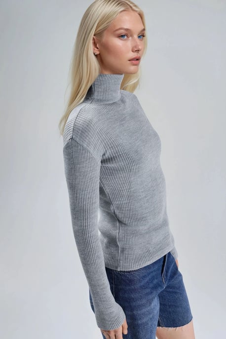 Figurbetonter Struktur-Pullover mit Rollkragen - Image 2