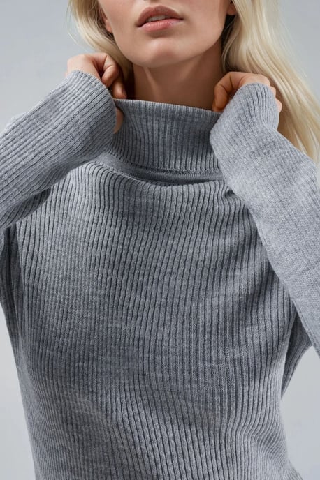 Figurbetonter Struktur-Pullover mit Rollkragen - Image 6