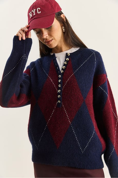 Strickpullover mit Rundhalsausschnitt und Knopfverschluss - Image 6