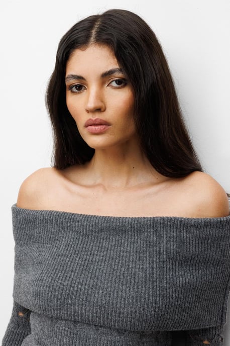 Off-Shoulder Strukturierter Rippstrickpullover mit Ausschnittdetails - Image 4
