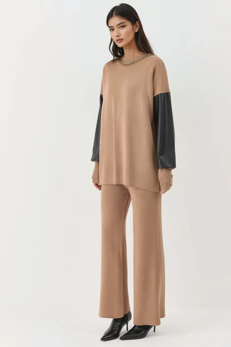 Sweater mit Kunstlederdetails - Image 1