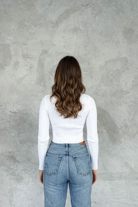 Taillierter Rippstrick-Crop-Pullover mit Knöpfen - Image 4