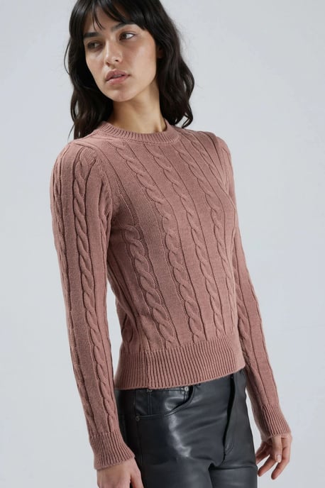 Figurbetonter Kabelstrickpullover - Image 4