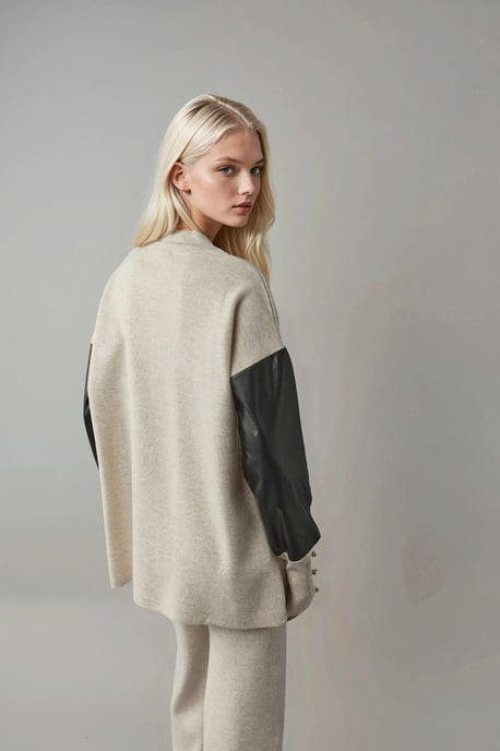 Sweater mit Kunstlederdetails - Image 2