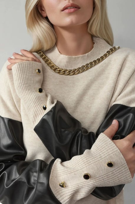 Sweater mit Kunstlederdetails - Image 5