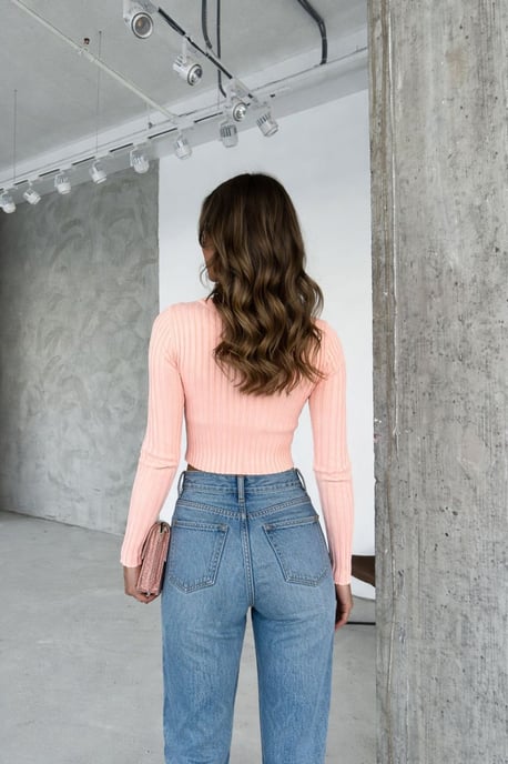Taillierter gerippter Crop-Pullover mit Knöpfen - Image 2