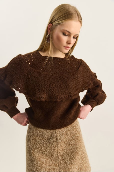 Rippstrick Bootsausschnitt dicker Pullover mit Rüschen-Detail - Image 4