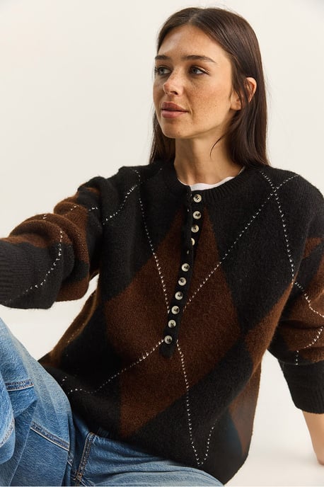 Strickpullover mit Rundhalsausschnitt und Knopfverschluss - Image 4
