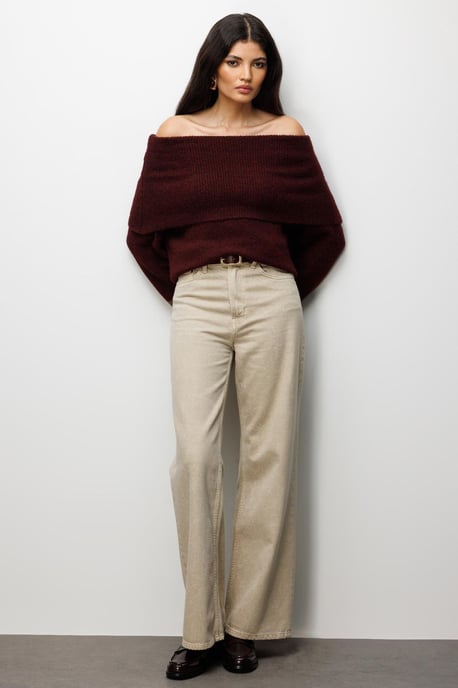 Locker sitzender Rippenpullover mit Madonna-Kragen - Image 2