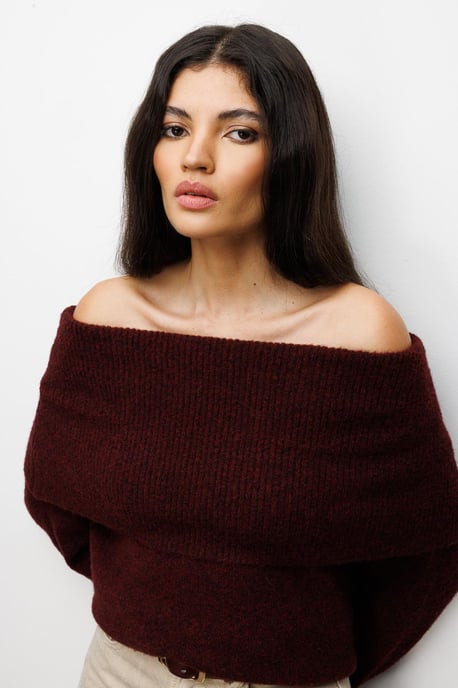 Locker sitzender Rippenpullover mit Madonna-Kragen - Image 3