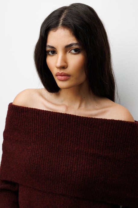 Locker sitzender Rippenpullover mit Madonna-Kragen - Image 4