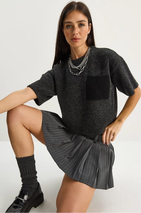 Oversized Rundhals-Strickpullover mit Tasche - Image 1
