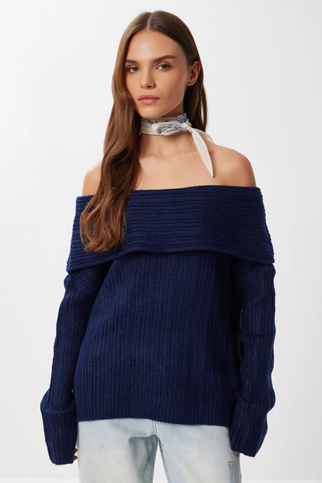 Bequemer Off-Shoulder Strukturstrickpullover mit Madonna-Kragen - Image 2