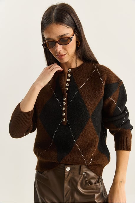 Strickpullover mit Rundhalsausschnitt und Knopfverschluss - Image 4