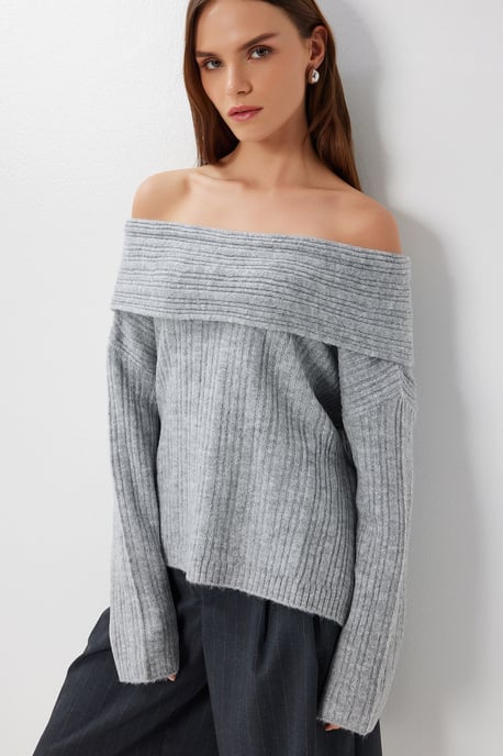 Bequemer, schulterfreier, strukturiertes Strickpullover mit Madonna-Kragen - Image 3