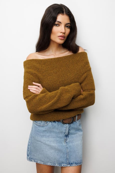 Locker sitzender Rippenpullover mit Madonna-Kragen - Image 3
