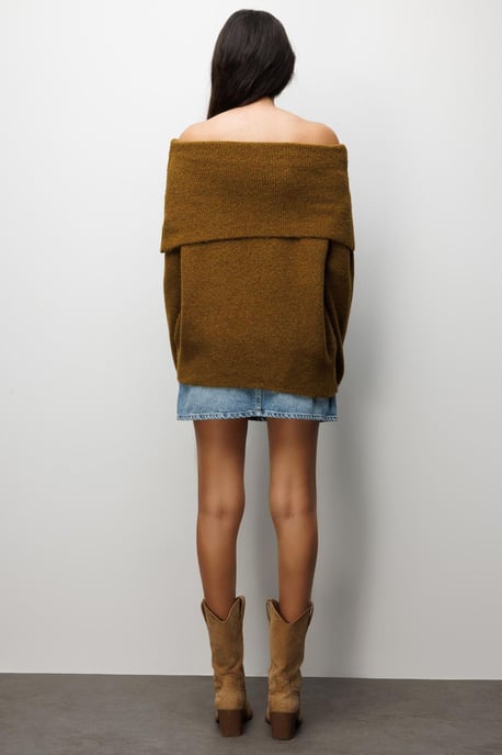 Locker sitzender Rippenpullover mit Madonna-Kragen - Image 4