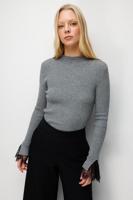 Slim-Fit Rippstrickpullover mit Rundhalsausschnitt - Image 4