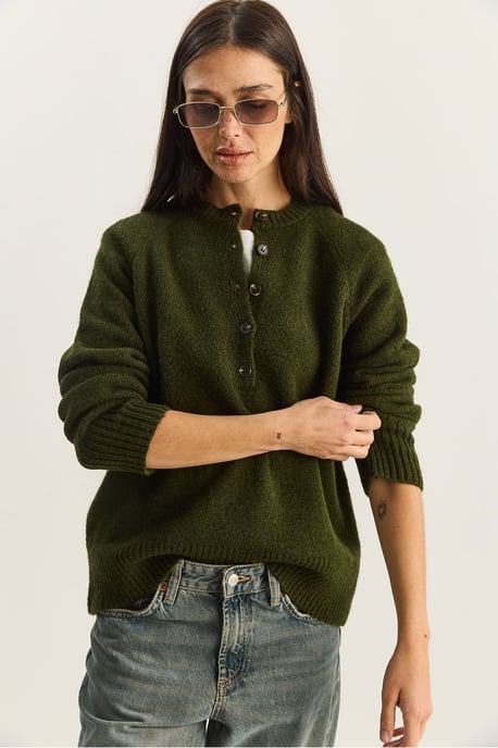 Lässiger Fit Knopfhals Strickpullover - Image 2