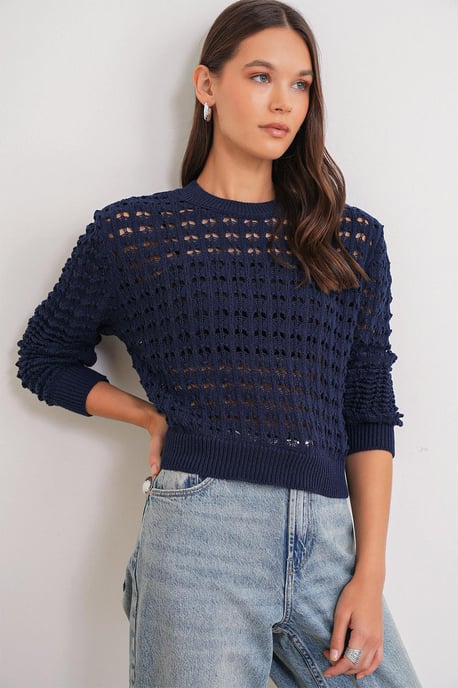 Strukturierter Strick-Relaxt-Crop-Pullover mit Rundhalsausschnitt - Image 3