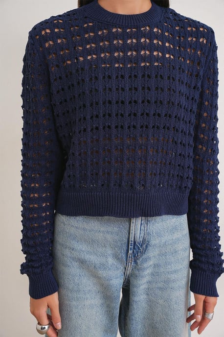 Strukturierter Strick-Relaxt-Crop-Pullover mit Rundhalsausschnitt - Image 4