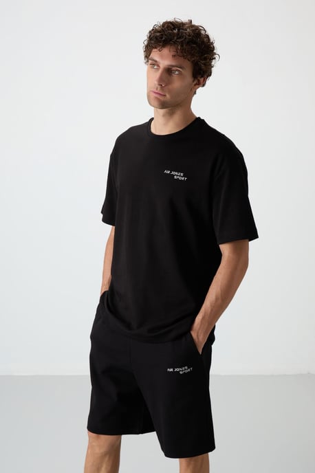 Übergrößiges Kurzarm-T-Shirt und Shorts-Set - Image 2