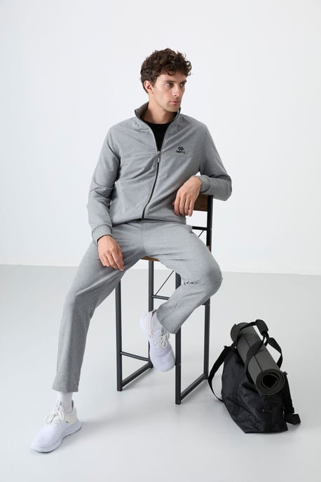 Herren Relaxed Fit Sweatshirt mit Reißverschlusskragen und Hose Set - Image 3