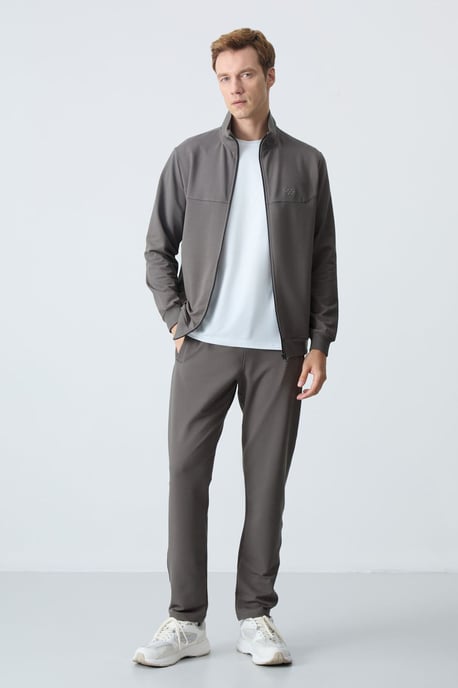 Herren Sweatshirt mit Reißverschlusskragen und Hose Set - Image 4