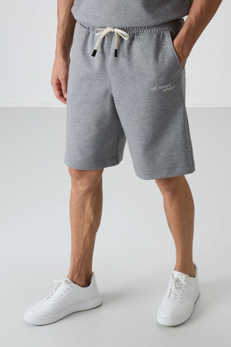Übergroßes T-Shirt mit kurzen Ärmeln und Shorts-Set - Image 5