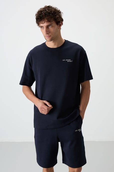 Oversized T-Shirt mit kurzen Ärmeln und Shorts-Set - Image 3